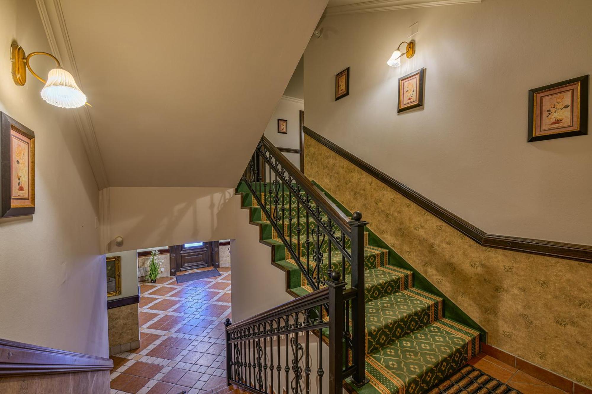 Hotel Classico Тимишоара Экстерьер фото
