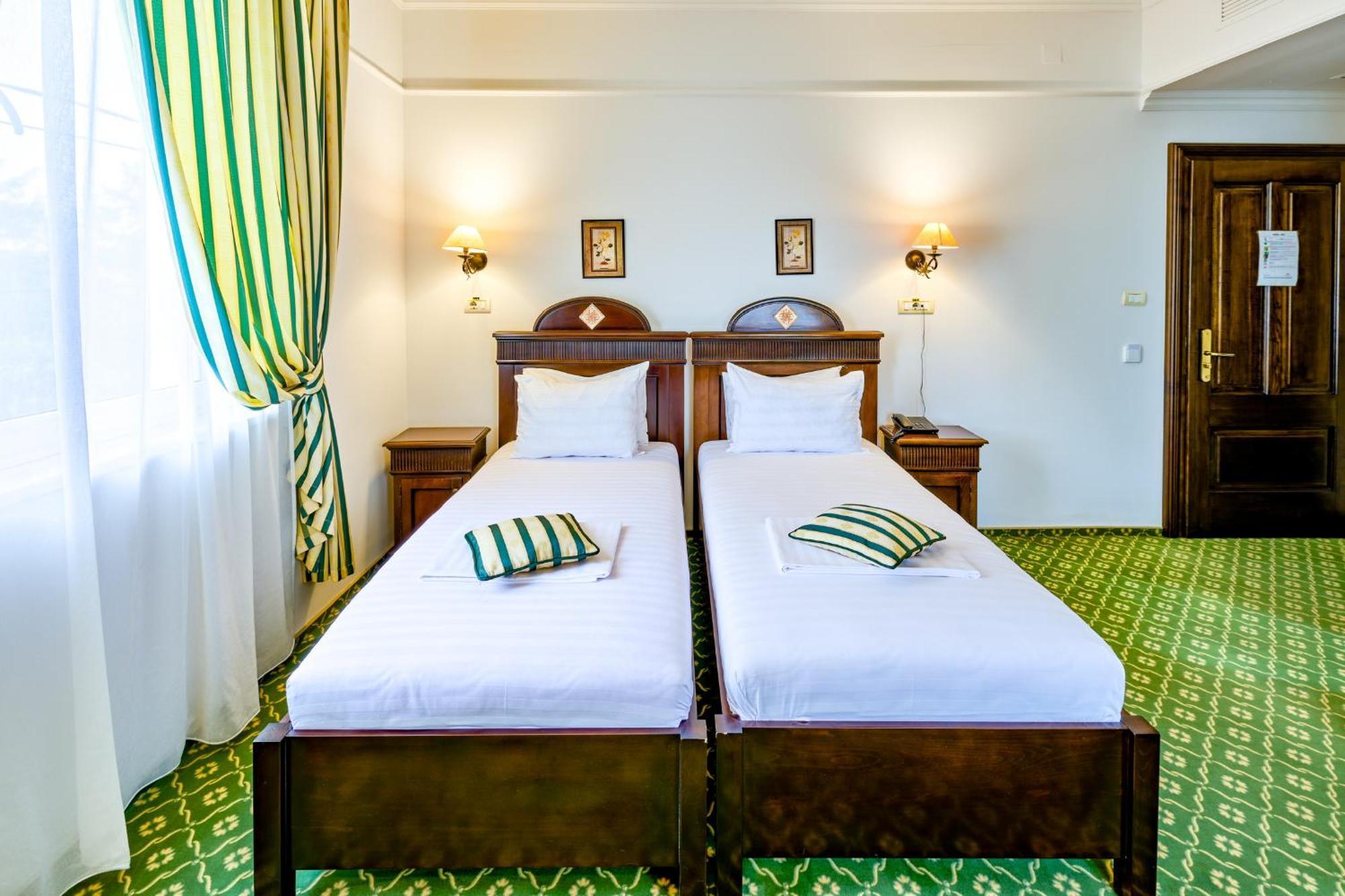 Hotel Classico Тимишоара Экстерьер фото