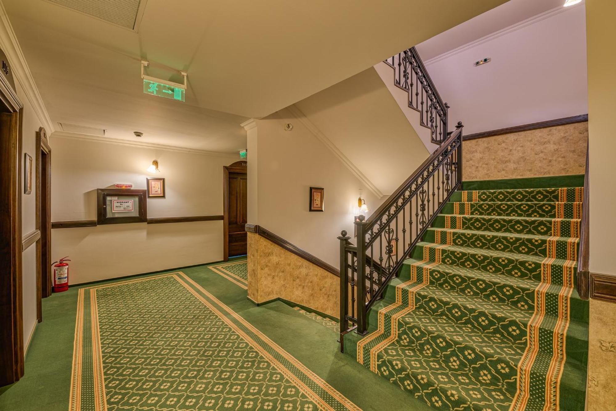 Hotel Classico Тимишоара Экстерьер фото