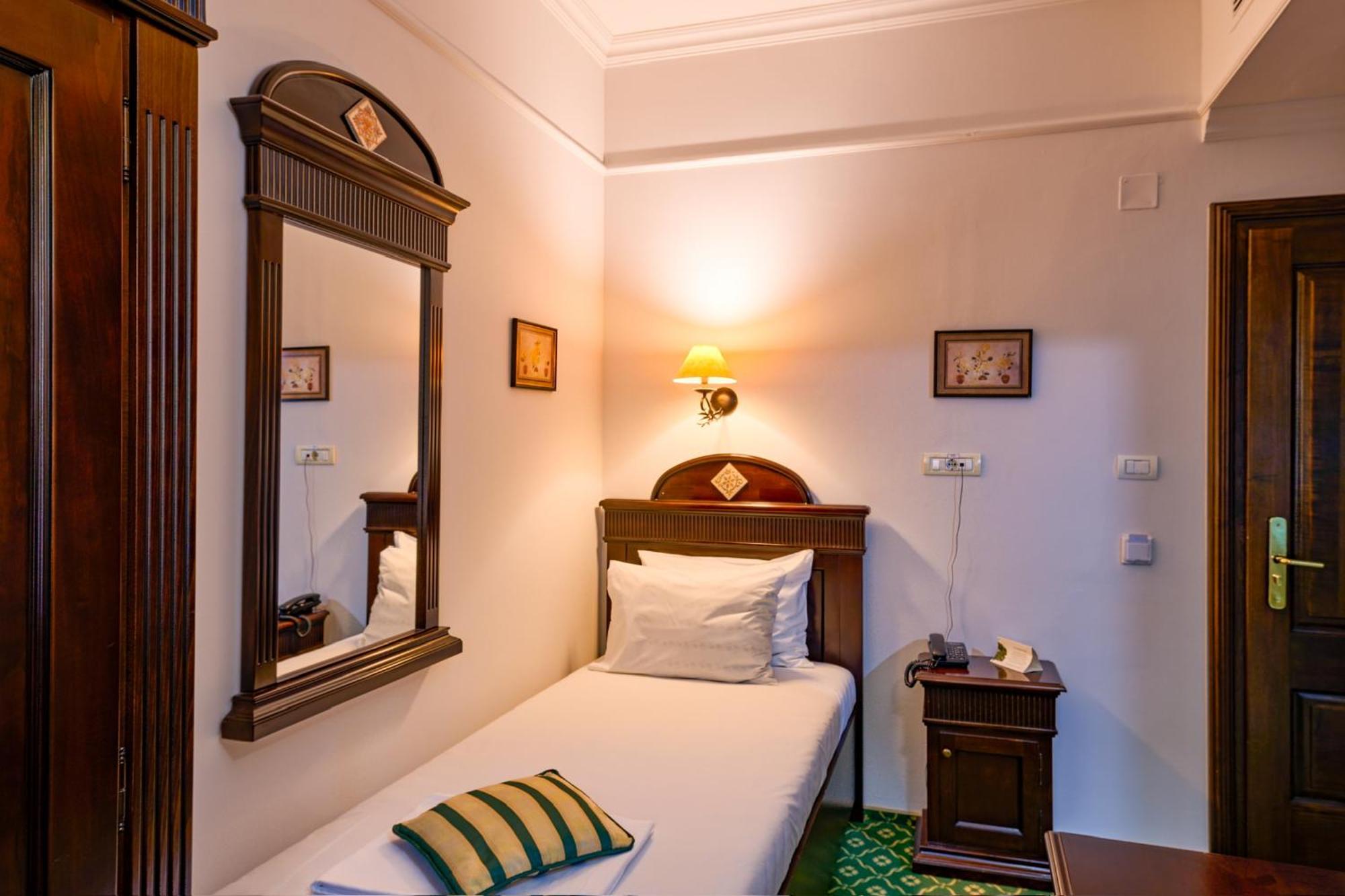 Hotel Classico Тимишоара Экстерьер фото